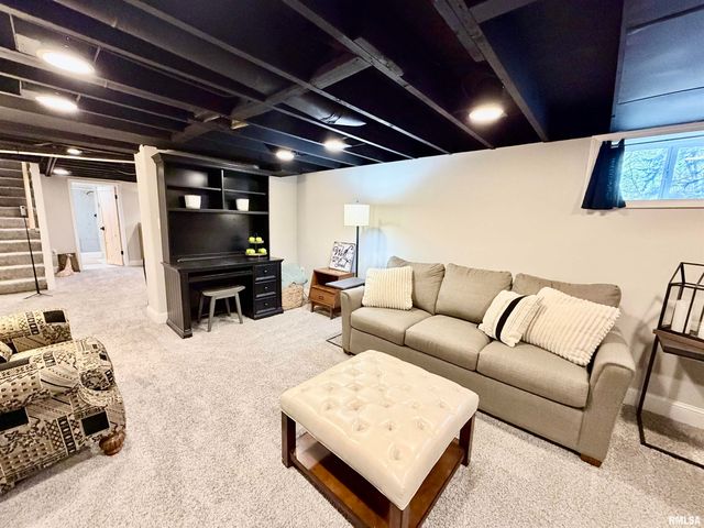 326 W KNOLL CREST Drive, Peoria, IL 61614