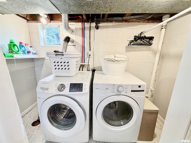 326 W KNOLL CREST Drive, Peoria, IL 61614