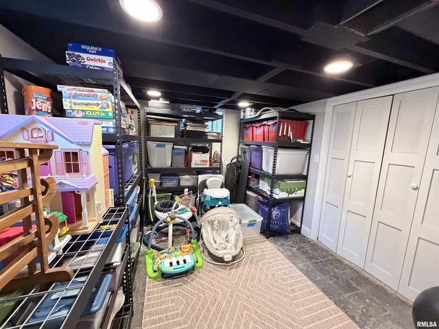 326 W KNOLL CREST Drive, Peoria, IL 61614