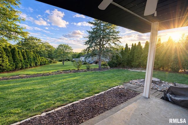 326 W KNOLL CREST Drive, Peoria, IL 61614