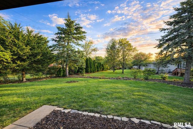 326 W KNOLL CREST Drive, Peoria, IL 61614