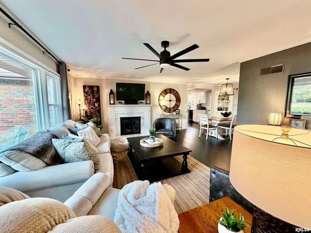 326 W KNOLL CREST Drive, Peoria, IL 61614