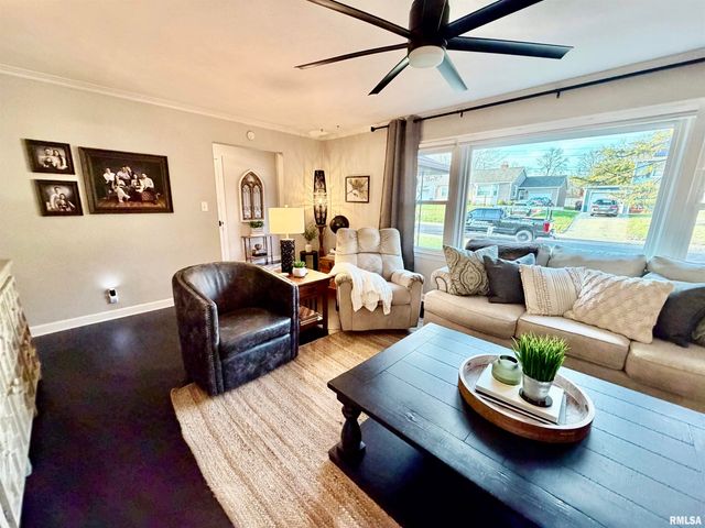 326 W KNOLL CREST Drive, Peoria, IL 61614