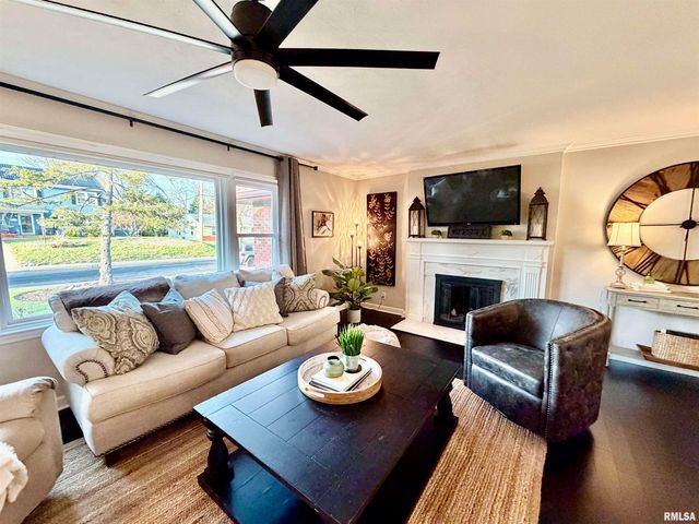 326 W KNOLL CREST Drive, Peoria, IL 61614