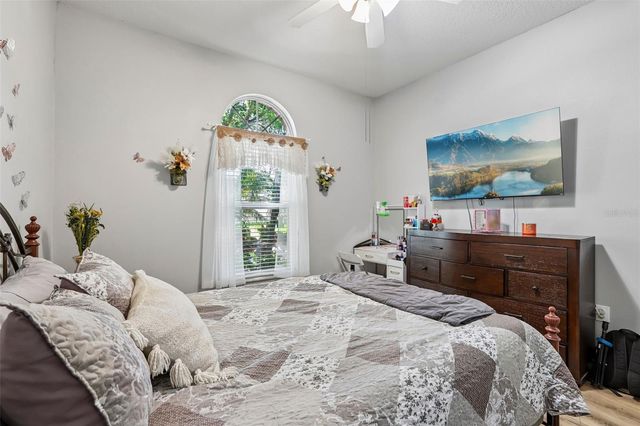 2708 VALENCIA GROVE DRIVE, Valrico, FL 33596