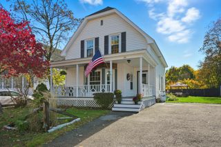 35 Epping Street, Raymond, NH 03077