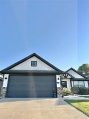 137 Maverick Lane, Pilot Point, TX 76258