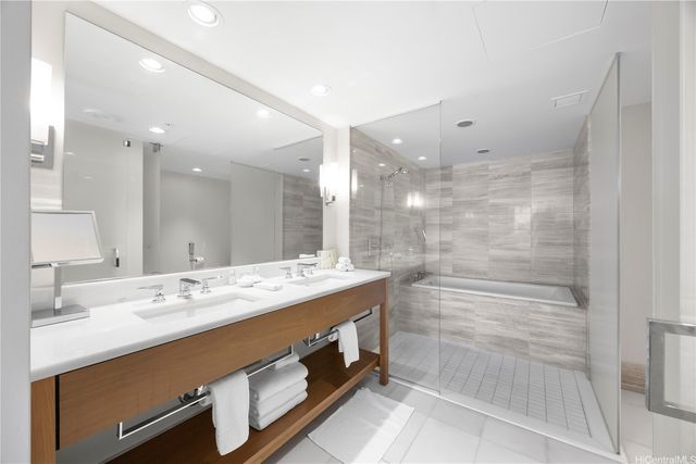 2139 Kuhio Avenue 1705, Honolulu, HI 96815