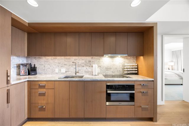 2139 Kuhio Avenue 1705, Honolulu, HI 96815