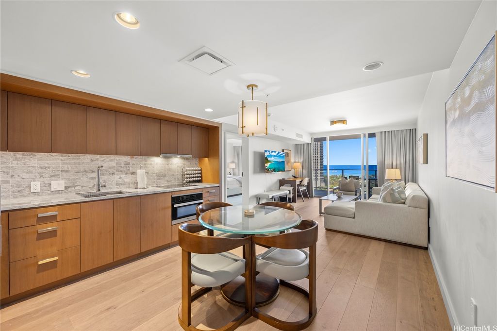 2139 Kuhio Avenue 1705, Honolulu, HI 96815
