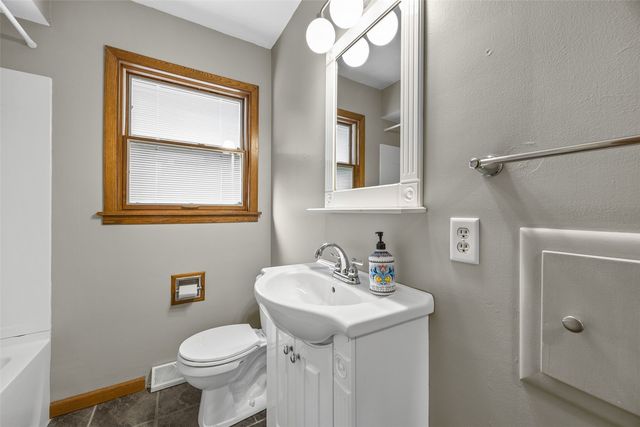 4018 Dalewood Avenue SE, Cedar Rapids, IA 52403