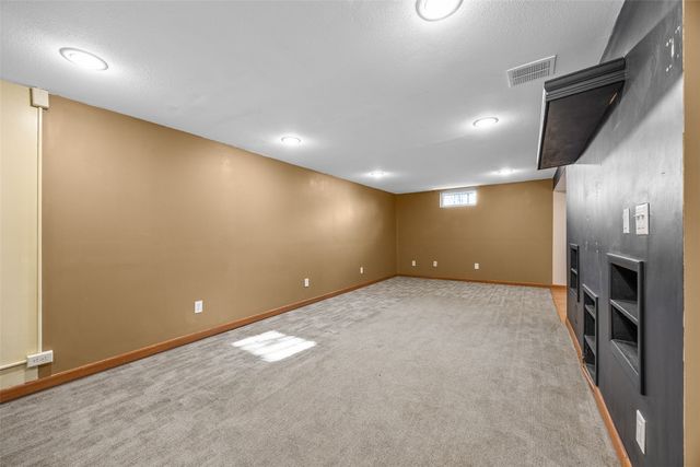 4018 Dalewood Avenue SE, Cedar Rapids, IA 52403