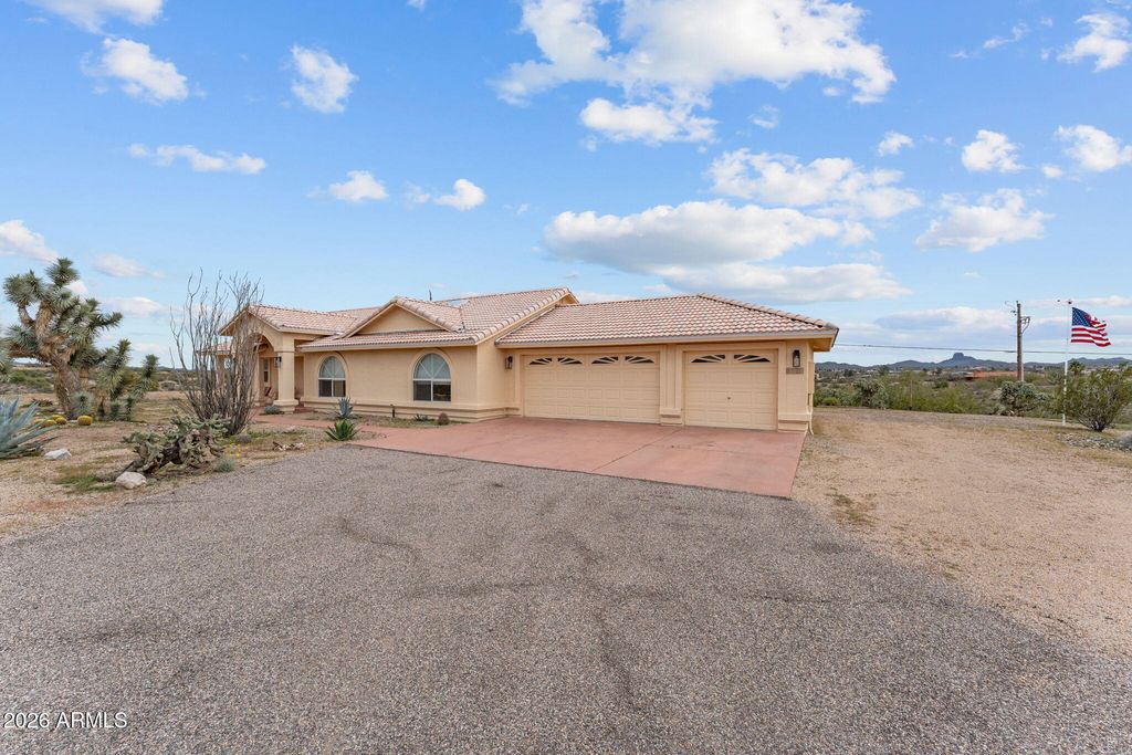 1315 N MULE DEER Trail, Wickenburg, AZ 85390 — photo 2