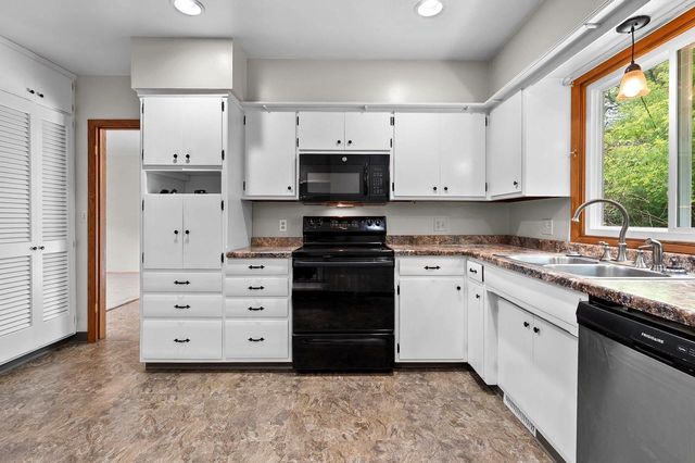 1618 S RIVERDALE DRIVE, Appleton, WI 54914