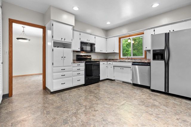 1618 S RIVERDALE DRIVE, Appleton, WI 54914
