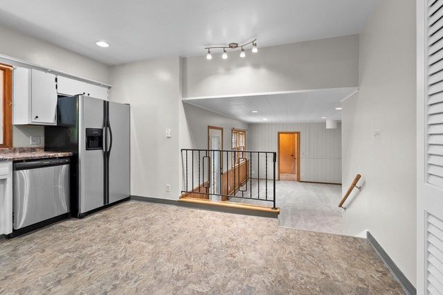 1618 S RIVERDALE DRIVE, Appleton, WI 54914