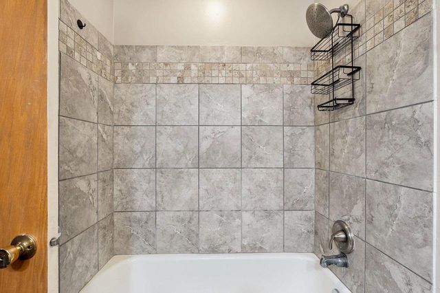 1618 S RIVERDALE DRIVE, Appleton, WI 54914