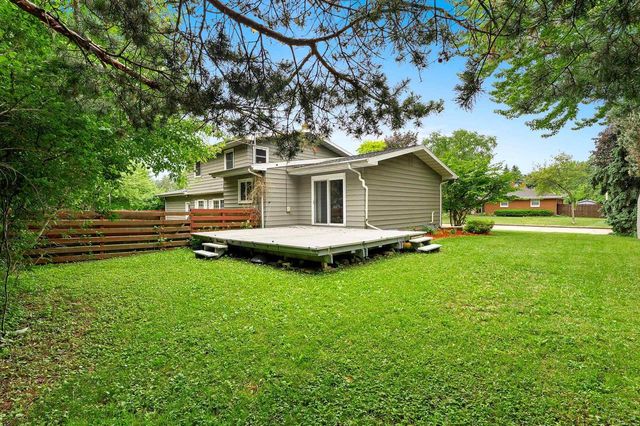 1618 S RIVERDALE DRIVE, Appleton, WI 54914