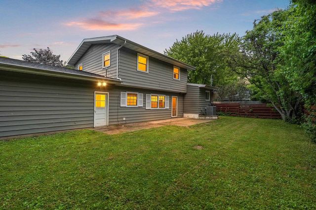 1618 S RIVERDALE DRIVE, Appleton, WI 54914