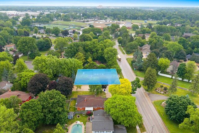 1618 S RIVERDALE DRIVE, Appleton, WI 54914