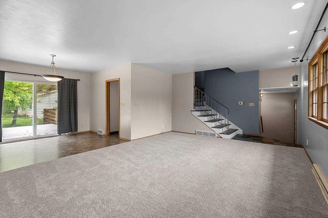 1618 S RIVERDALE DRIVE, Appleton, WI 54914