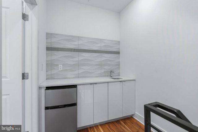 2242 N HOWARD ST, Philadelphia, PA 19133