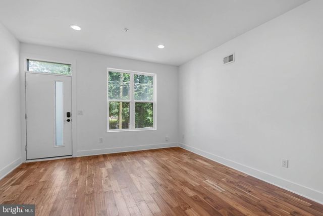 2242 N HOWARD ST, Philadelphia, PA 19133