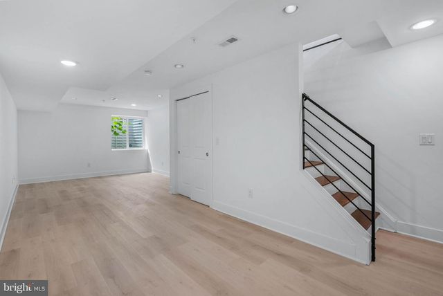 2242 N HOWARD ST, Philadelphia, PA 19133