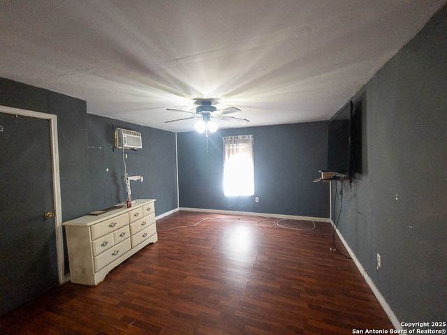 343 Bocawood Dr, Poteet, TX 78065