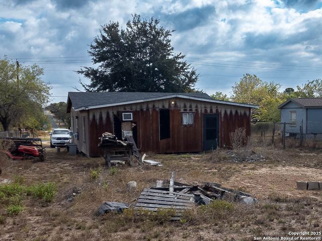 343 Bocawood Dr, Poteet, TX 78065