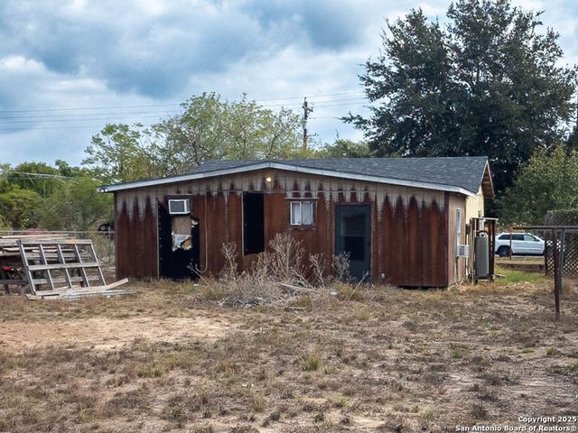 343 Bocawood Dr, Poteet, TX 78065