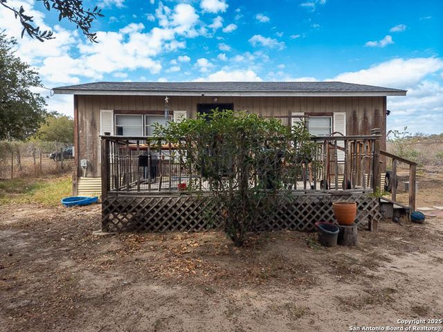 343 Bocawood Dr, Poteet, TX 78065