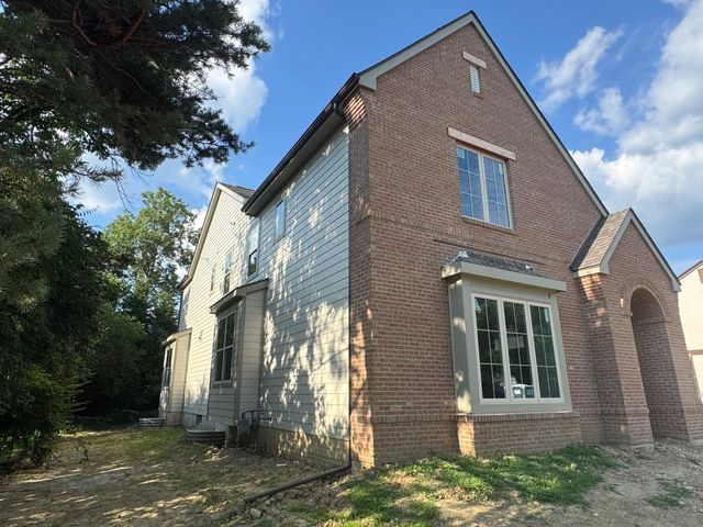 2450 Sandover Road, Columbus, OH 43220
