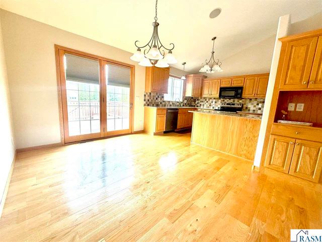 608 Colodoro Lane, Eagle Lake, MN 56024