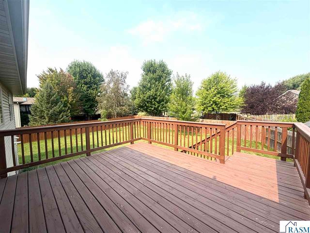 608 Colodoro Lane, Eagle Lake, MN 56024