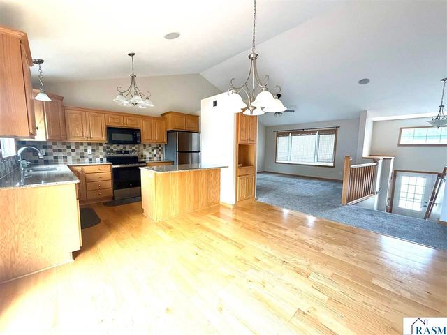 608 Colodoro Lane, Eagle Lake, MN 56024