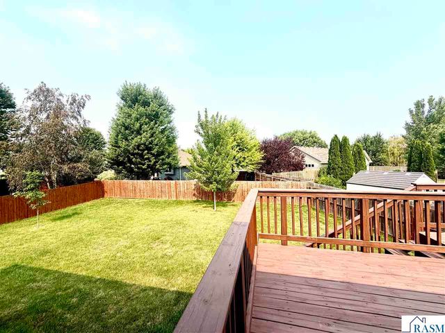 608 Colodoro Lane, Eagle Lake, MN 56024