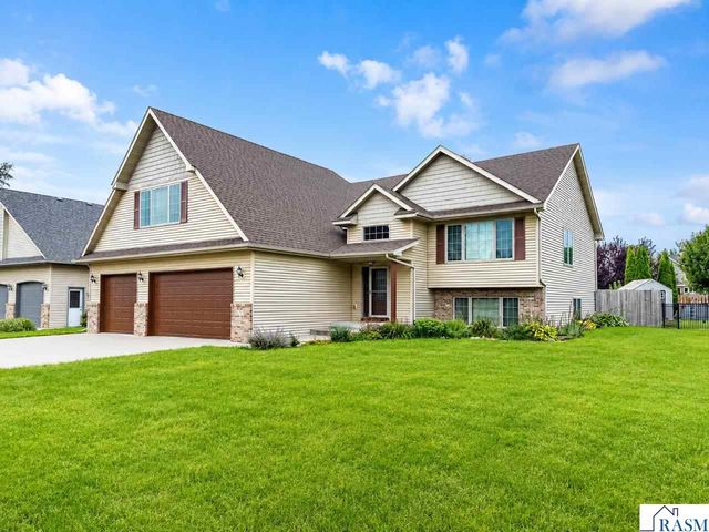 608 Colodoro Lane, Eagle Lake, MN 56024