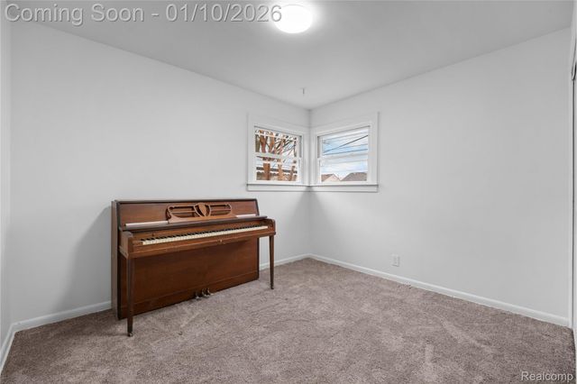 2121 Buckingham Avenue, Lincoln Park, MI 48146