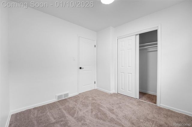 2121 Buckingham Avenue, Lincoln Park, MI 48146