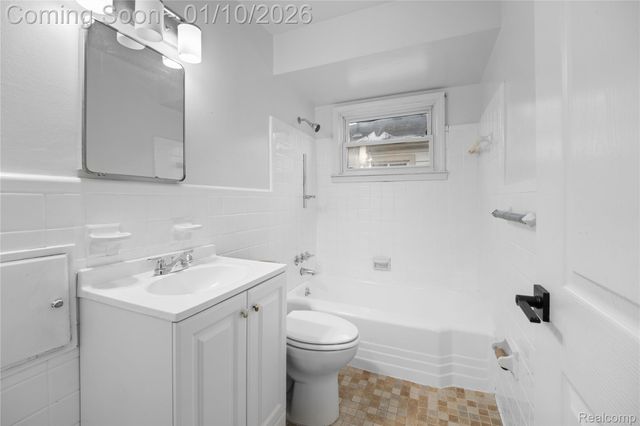 2121 Buckingham Avenue, Lincoln Park, MI 48146