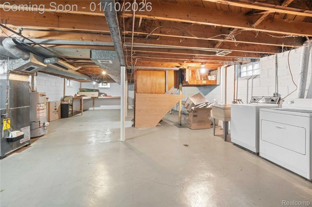 2121 Buckingham Avenue, Lincoln Park, MI 48146