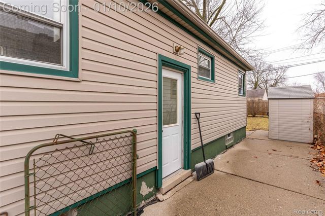 2121 Buckingham Avenue, Lincoln Park, MI 48146