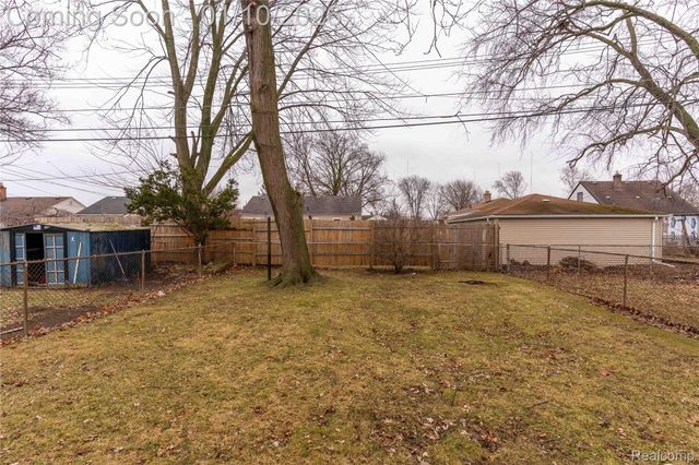 2121 Buckingham Avenue, Lincoln Park, MI 48146