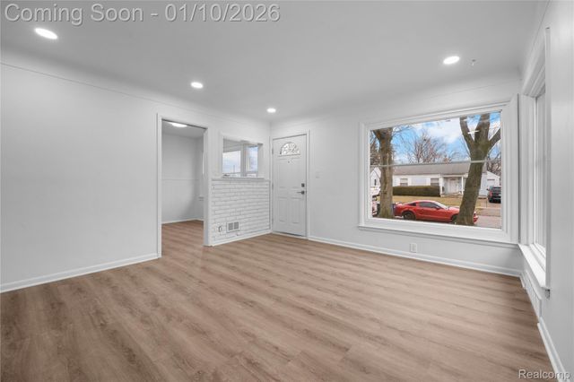 2121 Buckingham Avenue, Lincoln Park, MI 48146