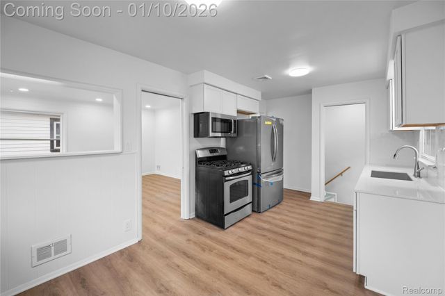 2121 Buckingham Avenue, Lincoln Park, MI 48146