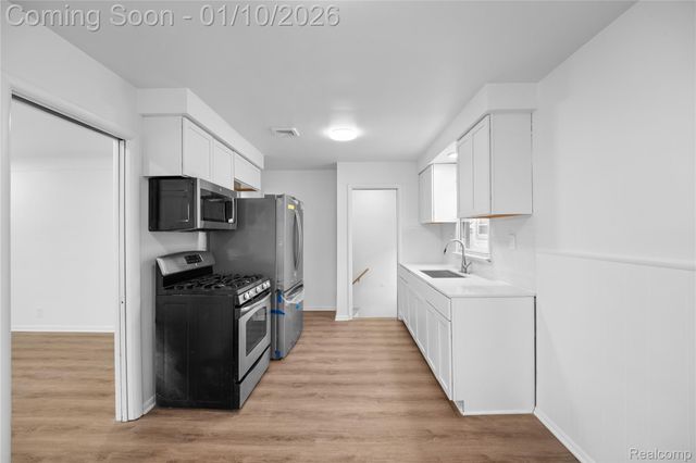 2121 Buckingham Avenue, Lincoln Park, MI 48146