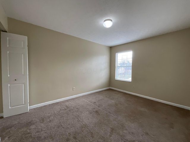 242 Monarch Drive, Pataskala, OH 43062