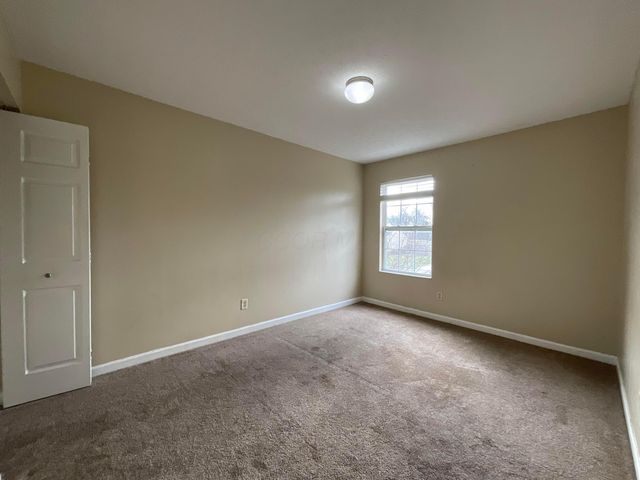 242 Monarch Drive, Pataskala, OH 43062