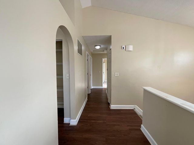 242 Monarch Drive, Pataskala, OH 43062